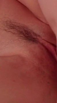 Peituda morena milf leva pau profundo na cozinha