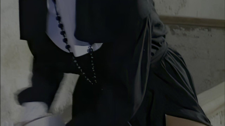 Inhonorof porn: Pracovnice ničí zadek jeptišky cloistered