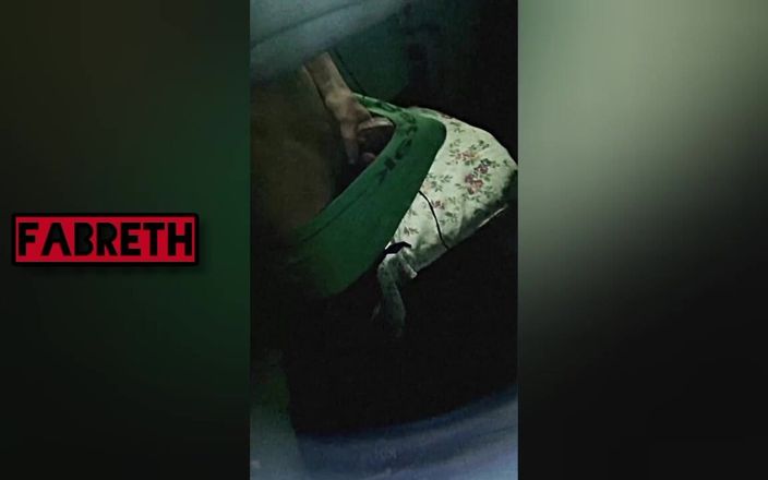 Fabreth films: Genç çocuk ilk kez mastürbasyon yapmaya çalışıyor