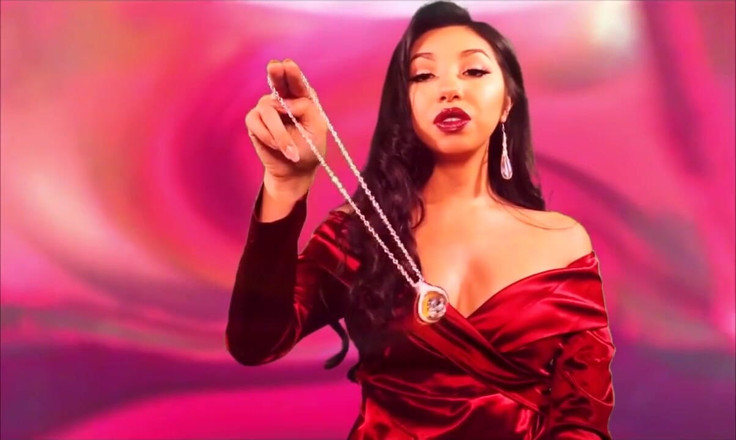 Empress Jennifer XO: L'ipnotizzante drenaggio della mente
