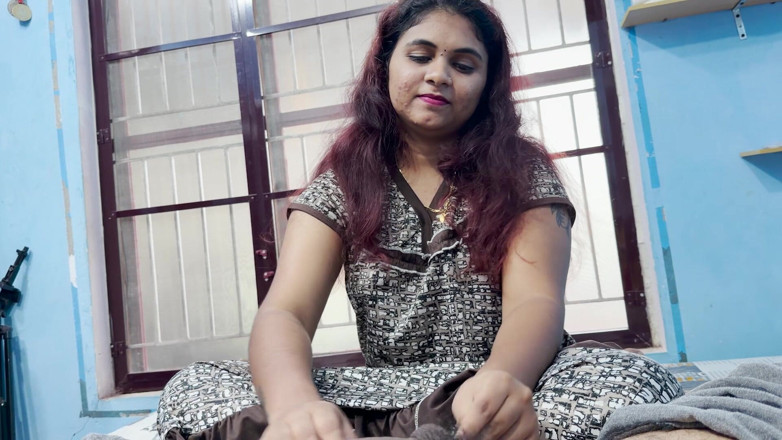 Vaishnavysharunraj: Mallu menina fazendo trabalho de mão e massagem no pênis...