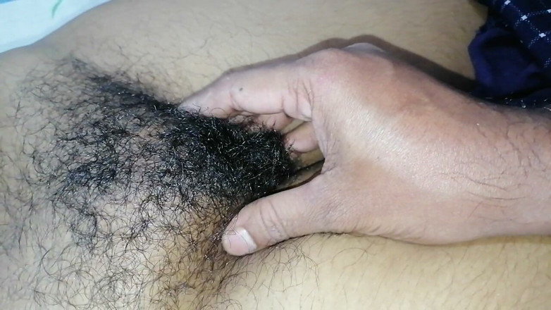 Sweety In Bed: Indiancă desi sexy cu țâțe păroase nerase, slow full body Reveal înainte...