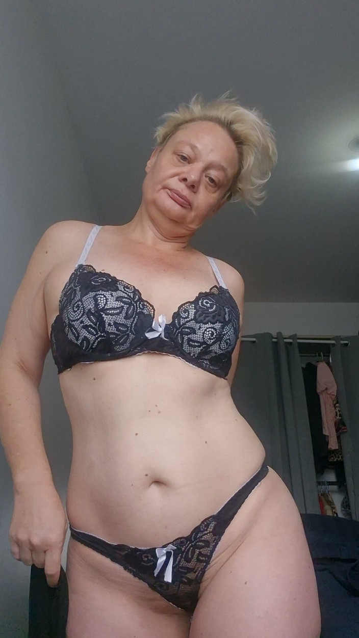 Sofy13: Just a Quick Hello From Your Favorite Mature MILF Slut-i’m...