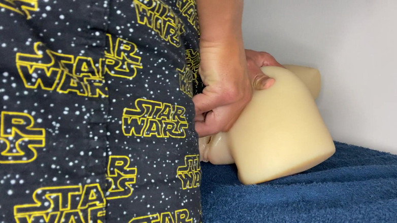 Greedy truck: Я втратив невинність в анальному сексі зі своїм власником з великим членом