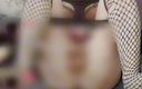 Kitty_Cross: Grandes tetas naturales de Ladyboy, auto tetas palpate y nalgadas