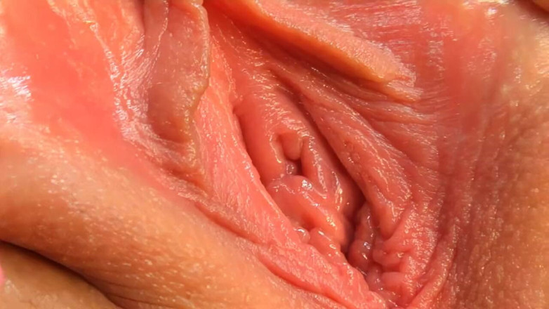Toy My Pussy: Teenie spielt mit ihrer engen muschi mit dildo