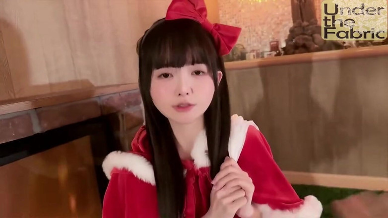 Asian cutie: Chaos du père Noël coquin, une taquine de Noël rougissante...