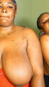 Orta yaşlı seksi üvey anne ve üvey üvey kız 2 büyük yarakla anal sikiliyor