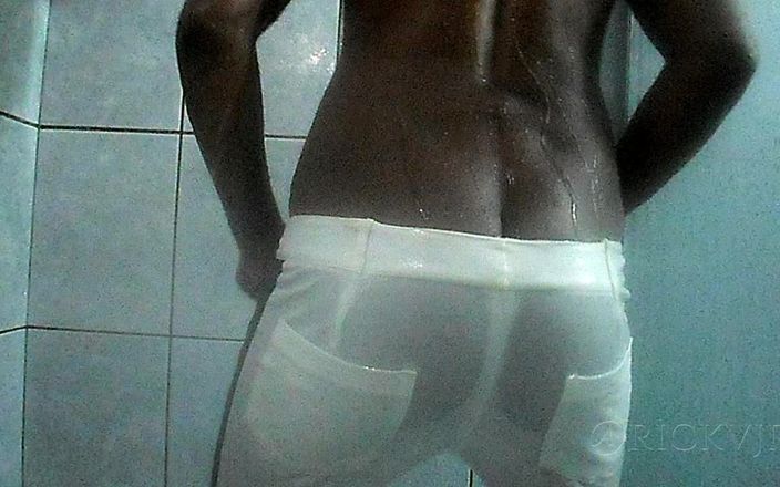 Rickvjr: Twerking al bagno # 4 edizione di danza bagnata