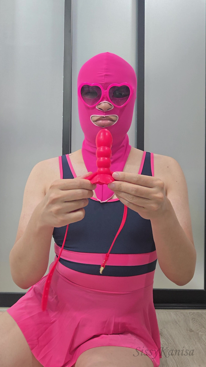 SissyKanisa: Сисси Kanisa Rose в рот давится дилдо, глубокая глотка
