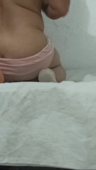 Vợ chồng làm tình trong phòng khách sạn