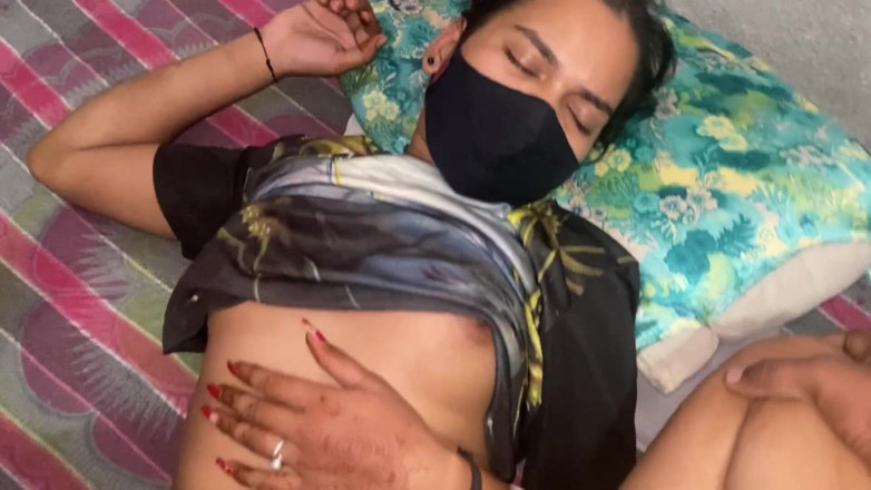 Hotgirl9: Üvey erkek kardeş üvey kız kardeşini çıplak yaptı ve onu sikti