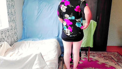 Kitty_Cross: 침실 거울에 아침 루틴을 보여주는 장난 펨보이