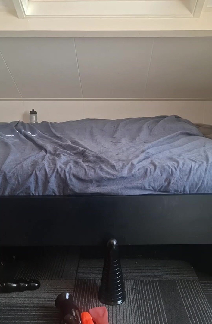 NoFace Twink X: Aşırı anal delik genişletme büyük dildo - üçlü anal