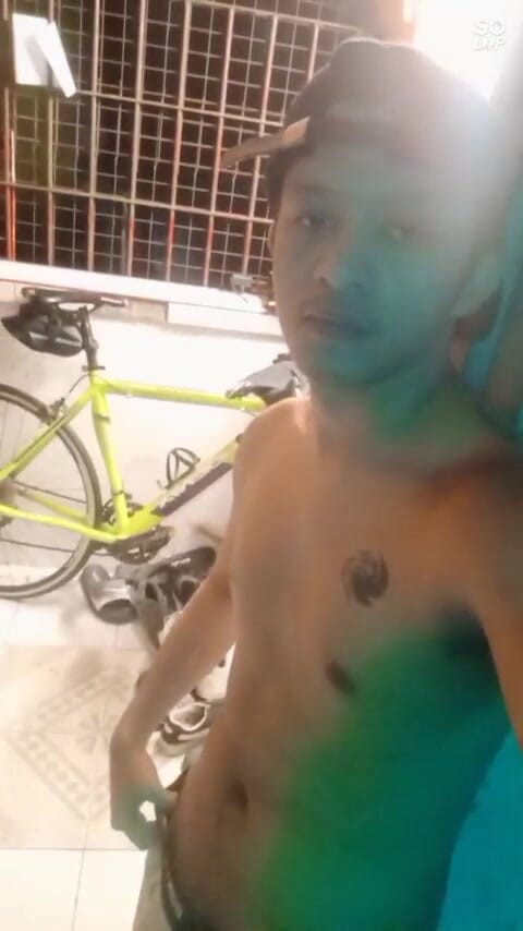 Rent A Gay Productions: Băiat asiatic twink masturbează în aer liber