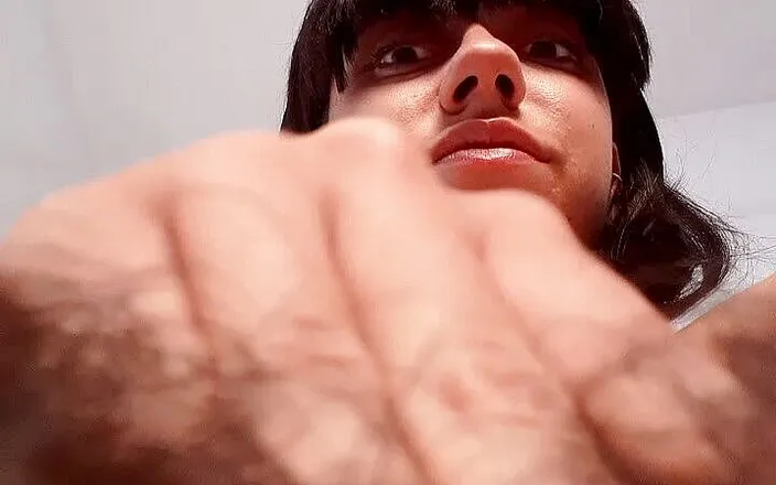 ViviBush: Hairy teen giantess finds her little stepbrother