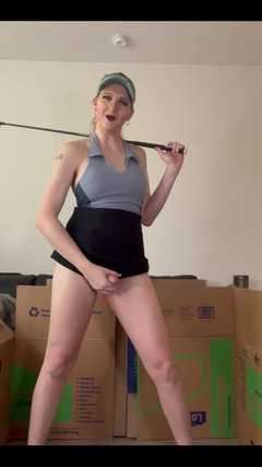 Kapri Sun: 第一人称视角：我们在绿帽上，我要求在我的秋千上提供指针