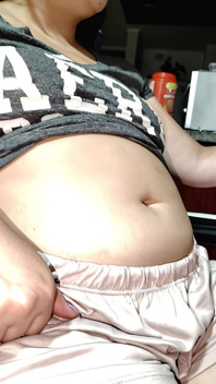 Big Belly Girl Seeking to Grow!
