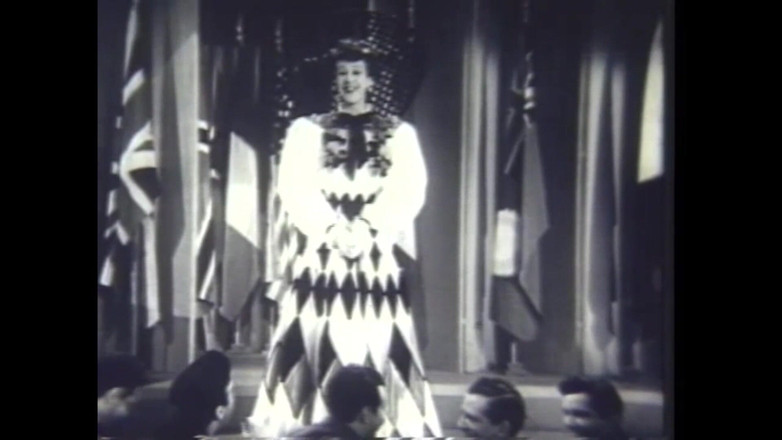 The Unforgettable: थिएटर में लड़की