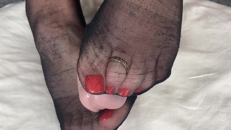 Mr MF: Mme pieds matures vous montrant tous ses pieds, ses orteils...