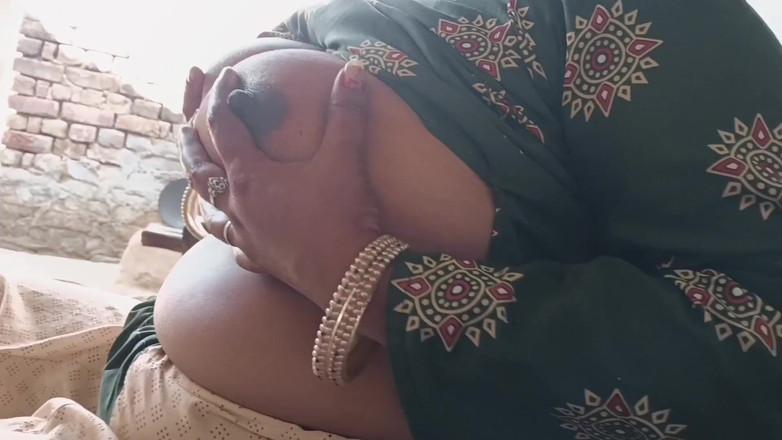Yourgeeta8899: ปูชาอินเดียเดซีป้อนนมใหญ่ให้ลูกศิษย์ดูด
