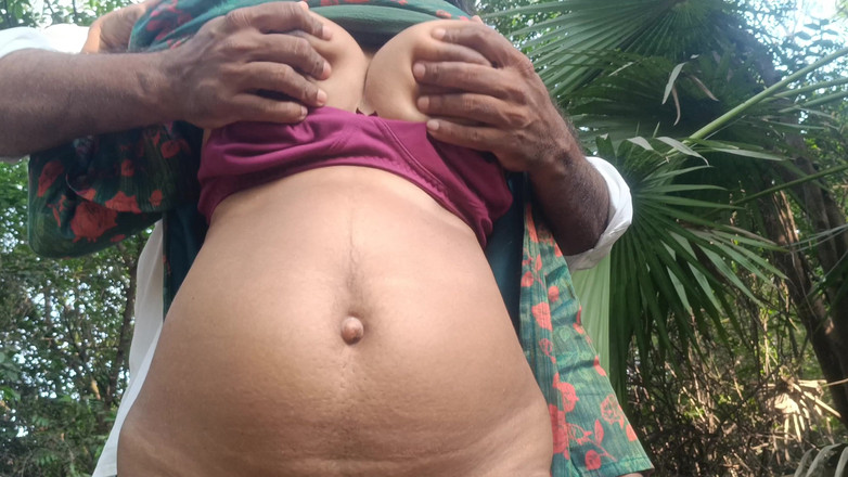 Pushpa studio: Vysokoškolačka venkovní sexy šukání