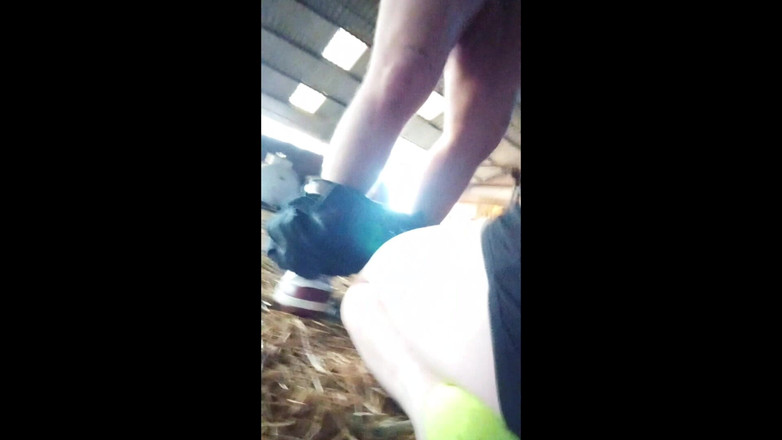 RedLili: Товстун трахає маленьку жіночу дівчину на фермі