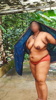 Desi Girl in Topless Sexy Photoshoot in Blue Salwar, After Shoot Picture