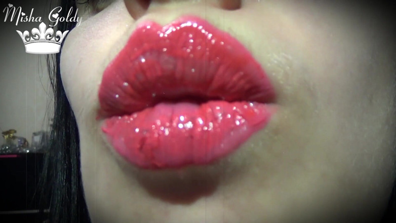 Goddess Misha Goldy: Lipgloss lust