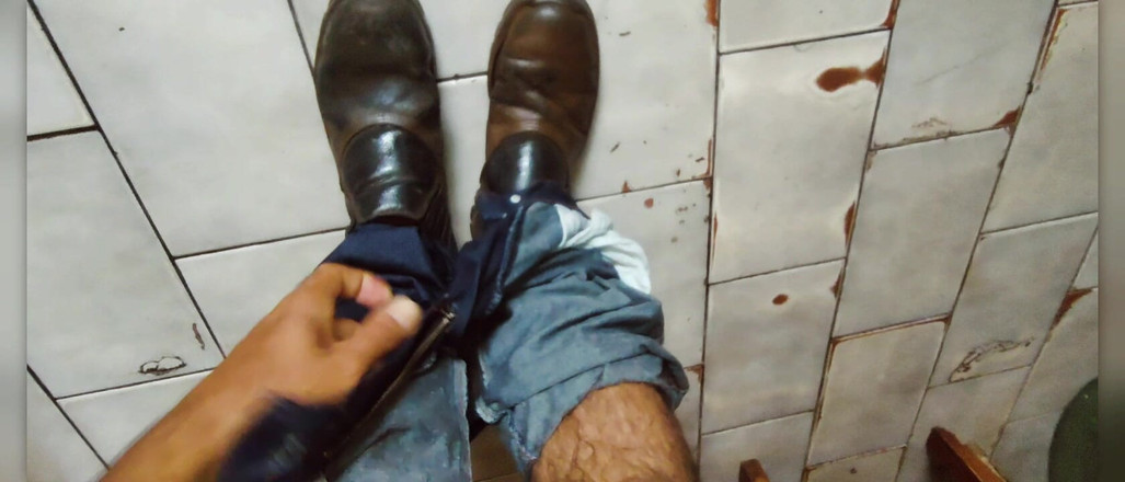 Stink HairyMale: Lavarsi con i vestiti