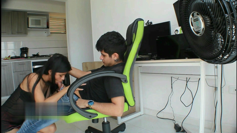 Britany: Frumoasa amatoare indiană are un dinte atât de dulce cu...