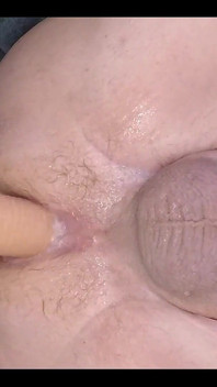 Ein weiteres tolles video von meiner fickmaschine und meinem lieblings-dildo, der meinem arsch ein training gibt