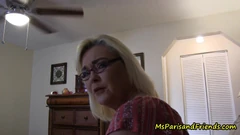 Porno kijken met mijn sletterige stiefmoeder