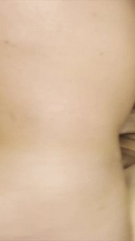 La MILF sottomessa lo prende duro in tutti i buchi.