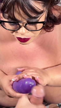 Halloween anal avec une BBW mangeuse de sperme