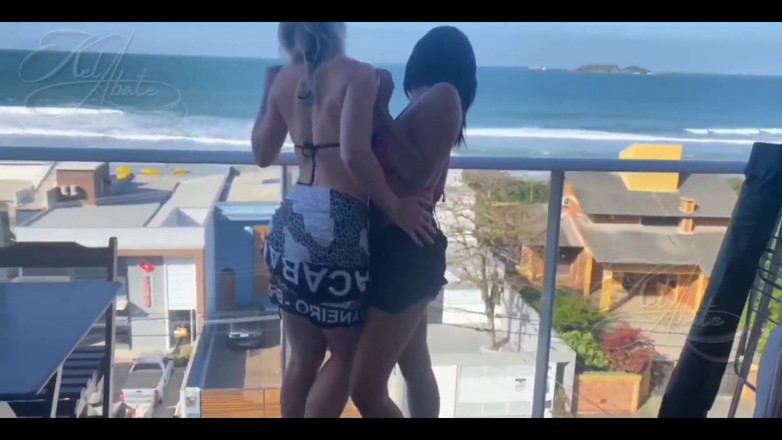 Kel Macettare: 我在海滩上遇到热辣的帕蒂妻子，她带我去看公寓。