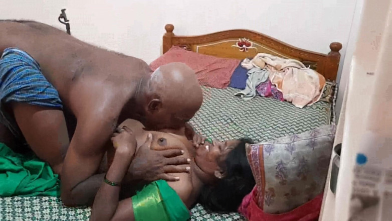 Desi palace: Bhabhi desi dikongkek gaya doggy oleh teman lelaki