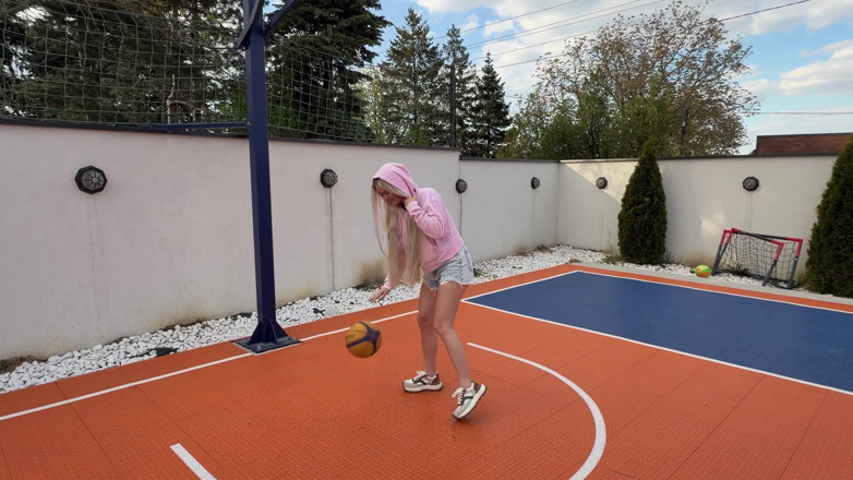 BarbieAngeL: Ea a vrut să arunce mingea în Hoop, dar totul s-a încheiat...