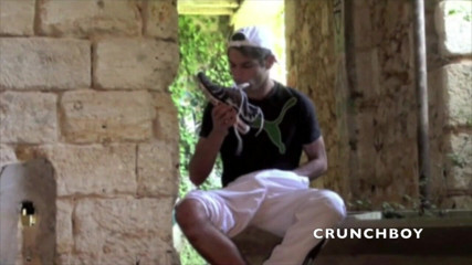 Sneaker gay: ทรมานเท้า sneakers และ foot humiliation กลางแจ้งสุดโหด