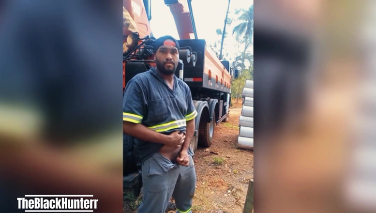 TheBlacKHunterr: कंपनी के ट्रक के पीछे निर्माण स्थल पर हस्तमैथुन कर रहा कर्मचारी