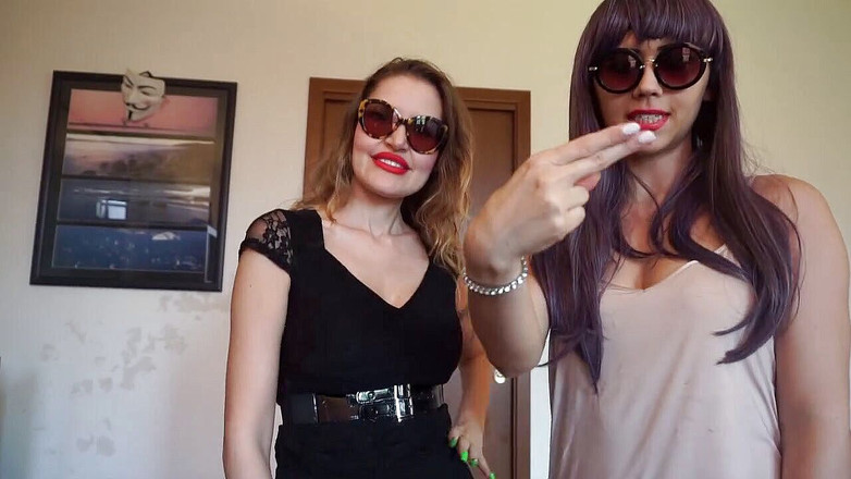 Lady Mesmeratrix Official: Amanti italiane che umiliano uno schiavo pene piccolo