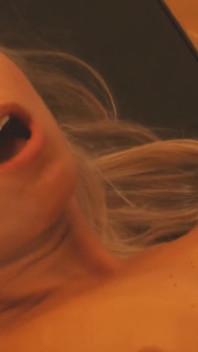 Scena gagicilor superbe - gagica 3_blonde cu fundul mare adoră să fie futută în cur