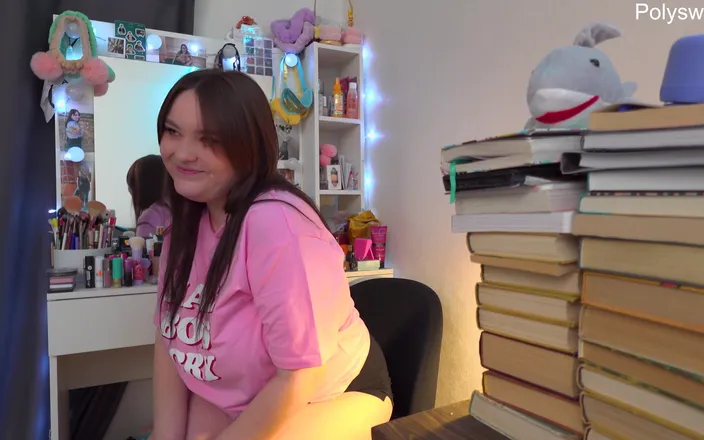 Polly Sweet: Russian Actress Shoots Solo Backstage Video
