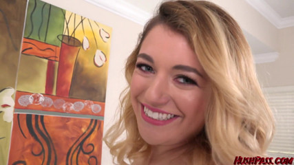 Hush Hush Entertainment: Si blonde comel Abby Adams memburu batang putih yang hebat