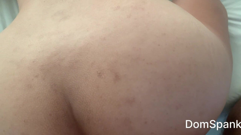 RealDomSpank: Азіатську дівчину з великою дупою жорстко відтрахали в дупу, змушуючи її кричати більше