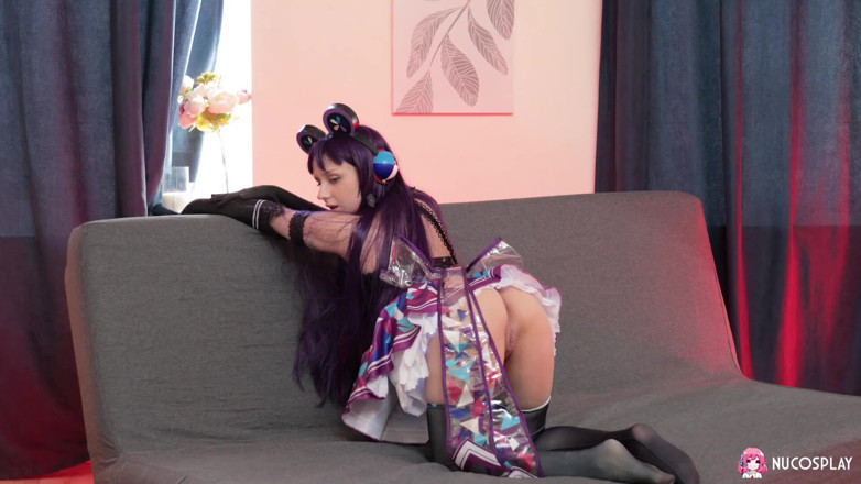Nu Cosplay: Ketty small é uma garota gamer que quer jogar outro jogo