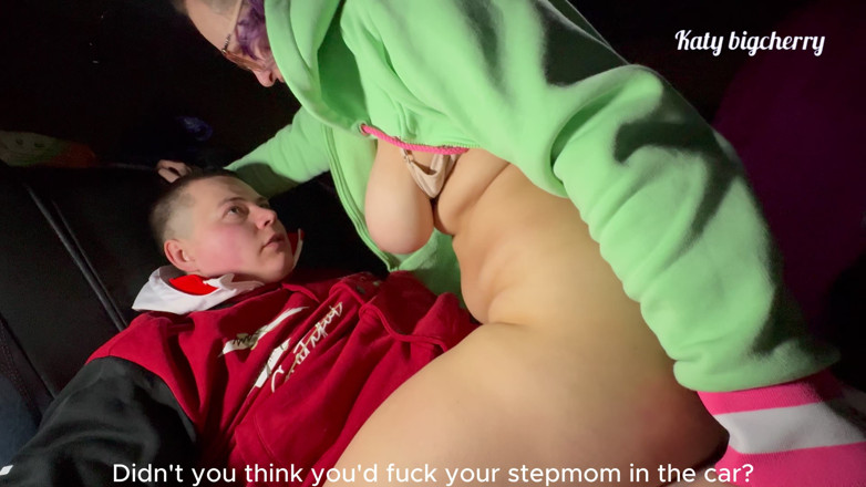 Katybigcherry: Мачеха согревает пасынка зимой в машине