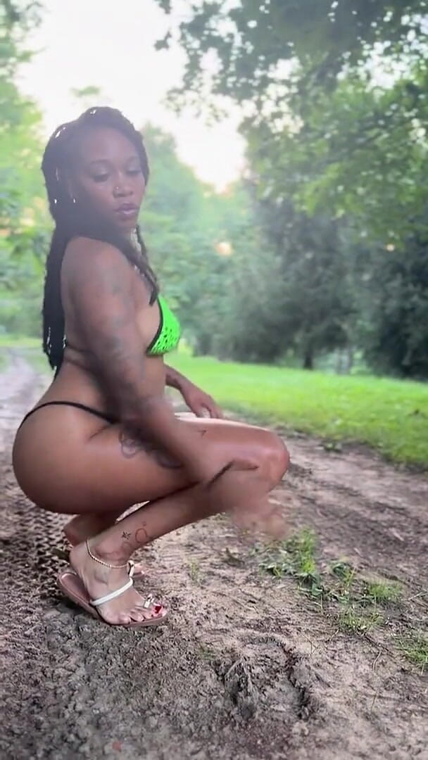 SexLoveRed: Outside Freaky