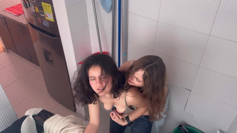 scarlettandc: Lesbičky Kurva V Šatně