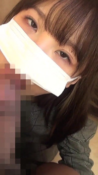 Dez meninas amadoras usando máscaras executam Fellatio lasciva